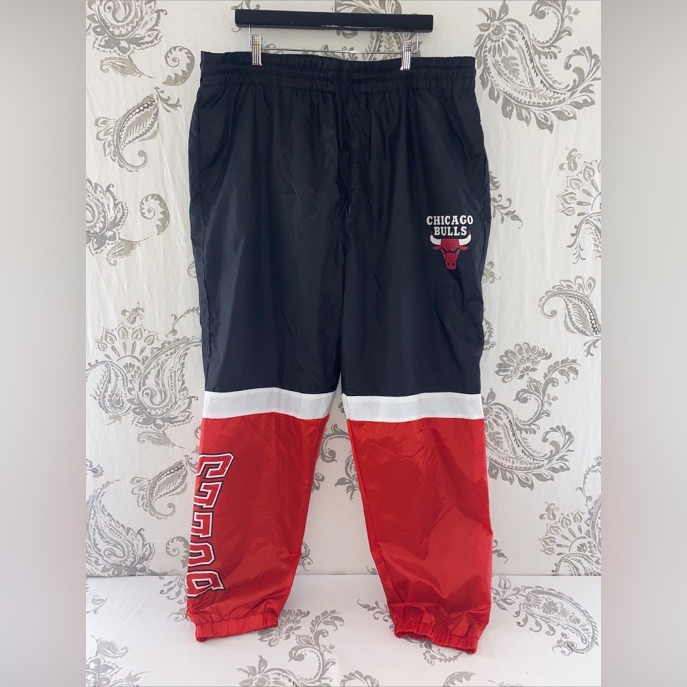 NBA Chicago Bulls Windbreaker
Joggers Size XXL Casual Basketball